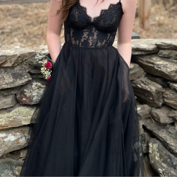 black prom dress